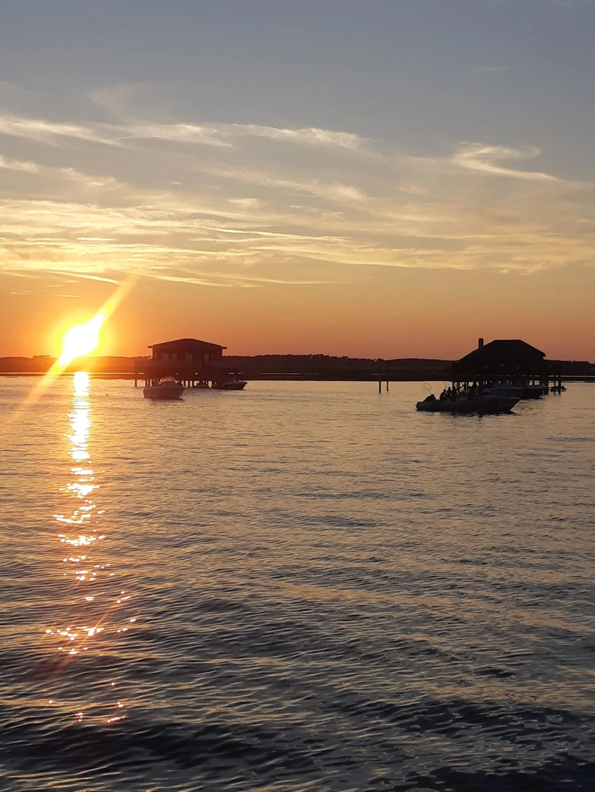Coucher de soleil cabanes tchanquées - Arca Ferret balade en bateau - Bassin d'Arcachon