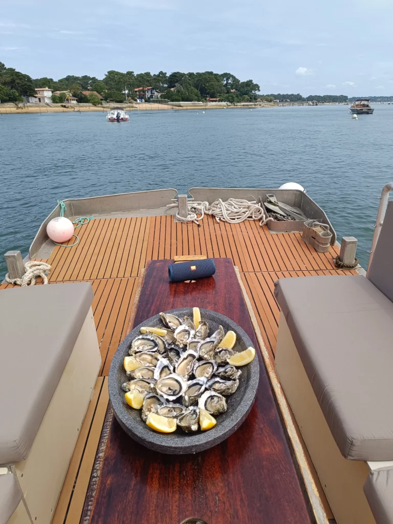 Huîtres citron sur bateau - Arca Ferret balade en bateau - Bassin d'Arcachon
